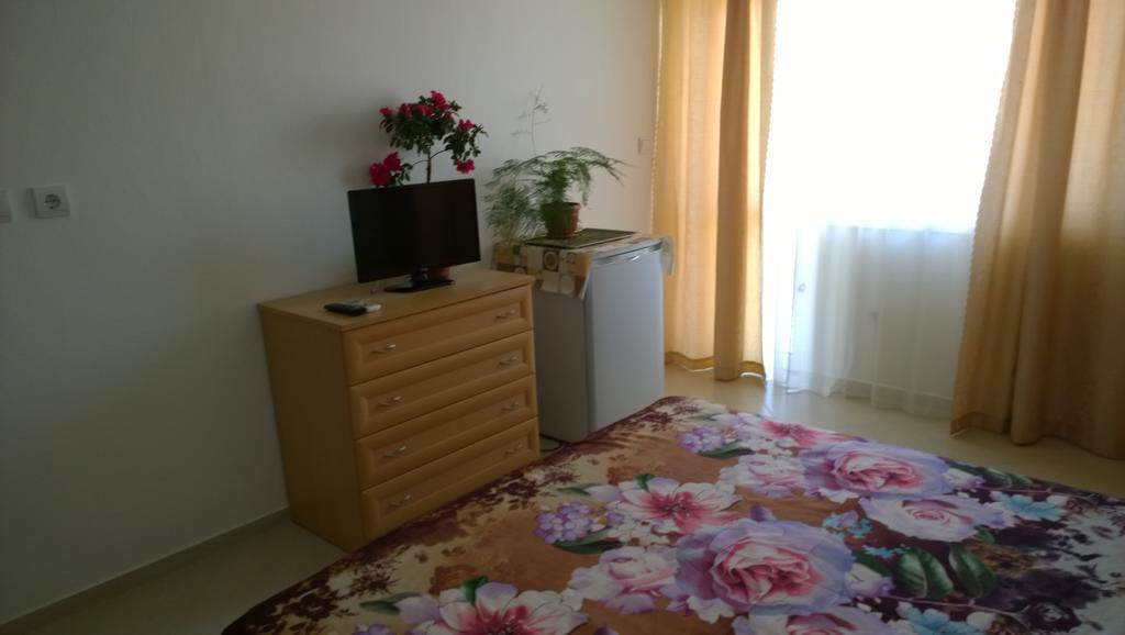 House Of Flowers Hotel Ahtopol Room photo